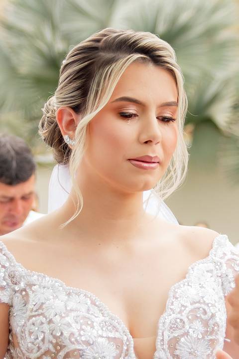 Fotógrafo de casamentos em Anchieta, ES, registrando noivos com estilo atemporal'