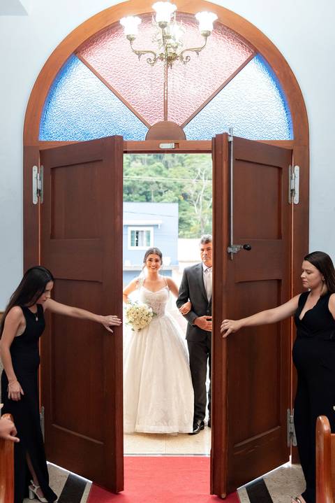 Fotógrafo de casamento atemporal registrando noivos em Venda Nova do Imigrante, ES'