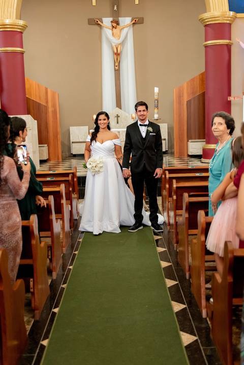 Fotógrafo de casamento atemporal registrando noivos em Carangola MG'