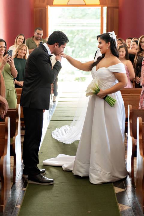 Fotógrafo de casamento atemporal registrando noivos em Carangola MG'