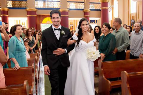 Fotógrafo de casamento atemporal registrando noivos em Carangola MG'