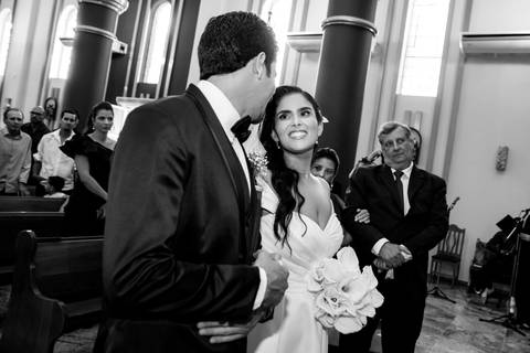 Fotógrafo de casamento atemporal registrando noivos em Carangola MG'