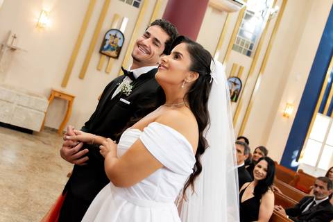 Fotógrafo de casamento atemporal registrando noivos em Carangola MG'