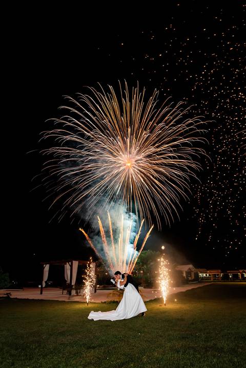 Fotógrafo de casamento atemporal registrando noivos em Carangola MG'