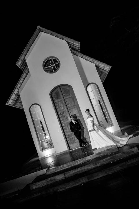Fotógrafo de casamento atemporal registrando noivos em Carangola MG'