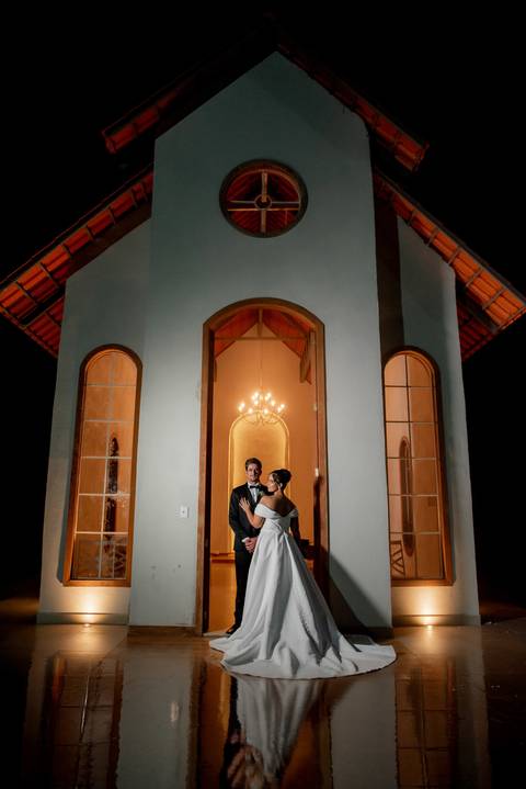Fotógrafo de casamento atemporal registrando noivos em Carangola MG'