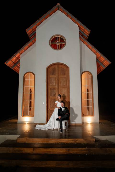 Fotógrafo de casamento atemporal registrando noivos em Carangola MG'