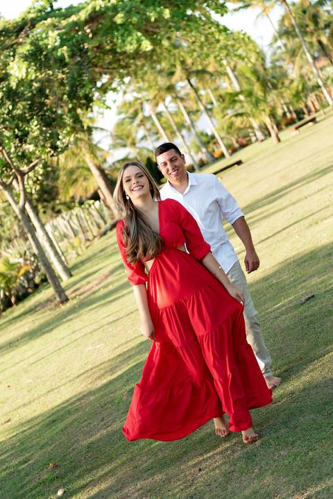 Fotografia de ensaio pré-casamento na praia em Guarapari, ES'