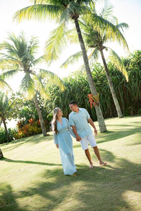 Fotografia de ensaio pré-casamento na praia em Guarapari, ES'