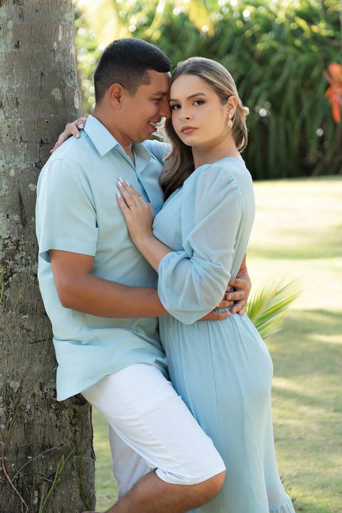 Fotografia de ensaio pré-casamento na praia em Guarapari, ES'