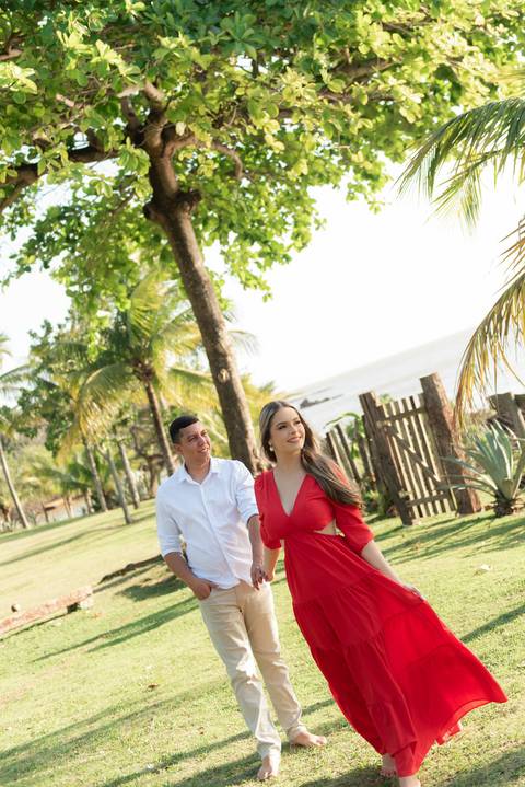 Fotografia de ensaio pré-casamento na praia em Guarapari, ES'