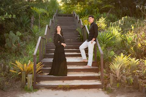Fotografia de ensaio pré-casamento na praia em Bacutia, ES'
