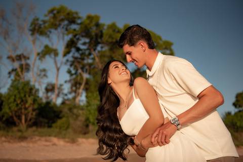 Fotografia de ensaio pré-casamento na praia boca da baleia, ES'