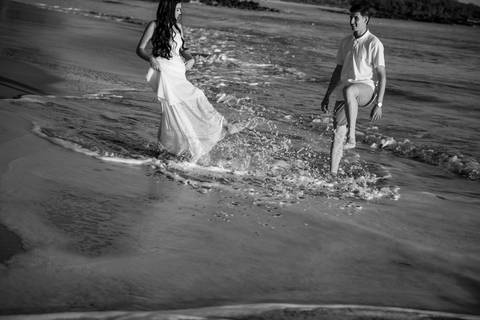 Fotografia de ensaio pré-casamento na praia boca da baleia, ES'