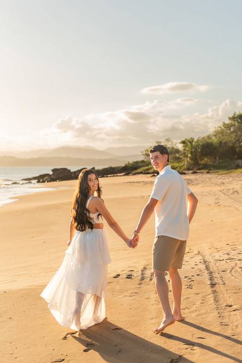Fotografia de ensaio pré-casamento na praia boca da baleia, ES'