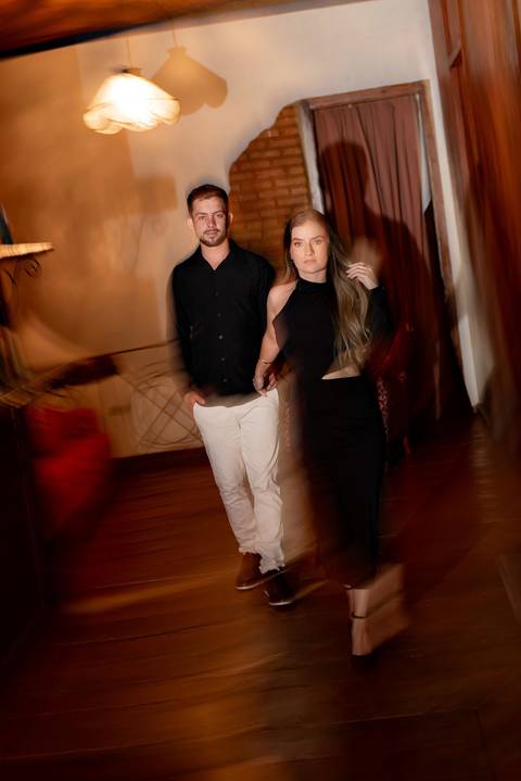 Fotografia de ensaio pré-wedding com estilo atemporal, realizado em Espera Feliz, MG'