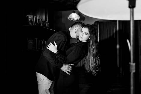 Fotografia de ensaio pré-wedding com estilo atemporal, realizado em Espera Feliz, MG'
