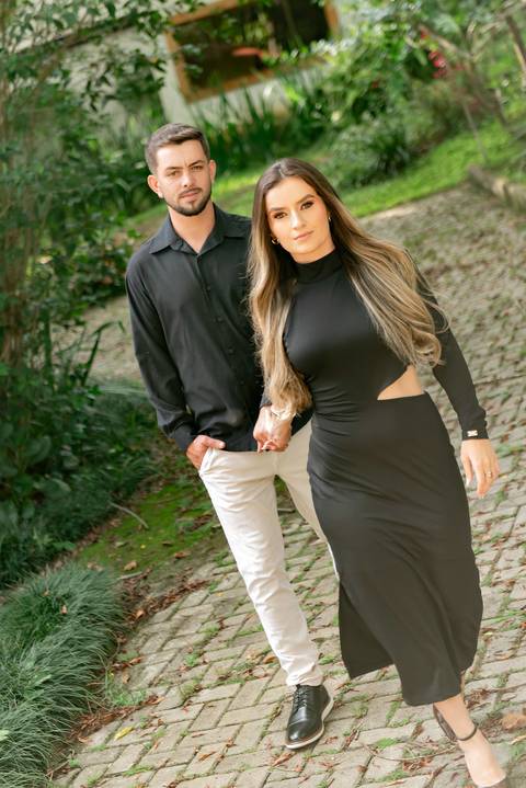Fotografia de ensaio pré-wedding com estilo atemporal, realizado em Espera Feliz, MG'
