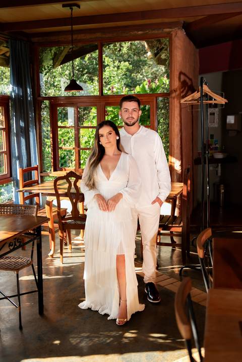 Fotografia de ensaio pré-wedding com estilo atemporal, realizado em Espera Feliz, MG'