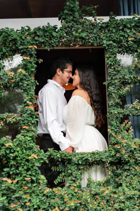 Fotografia de ensaio pré-wedding com estilo atemporal, realizado em Domingos Martins, ES'