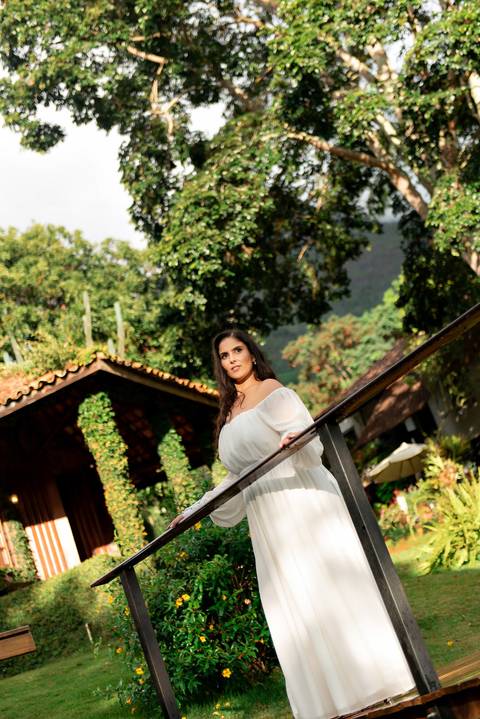 Fotografia de ensaio pré-wedding com estilo atemporal, realizado em Domingos Martins, ES'