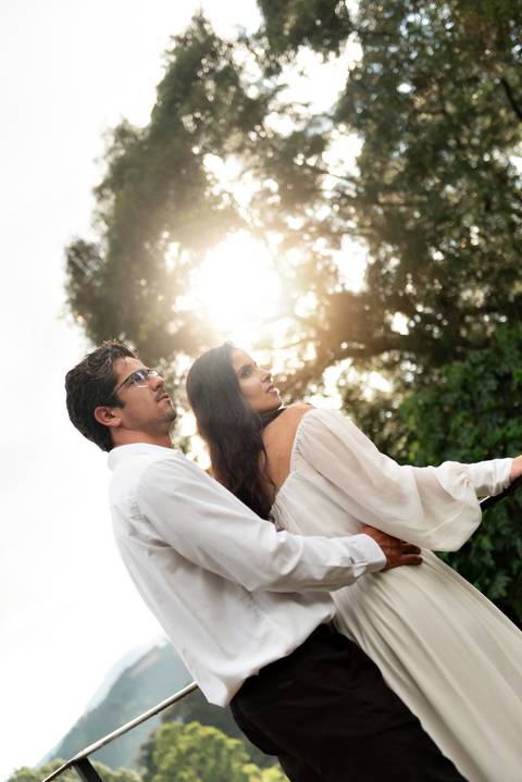 Fotografia de ensaio pré-wedding com estilo atemporal, realizado em Domingos Martins, ES'