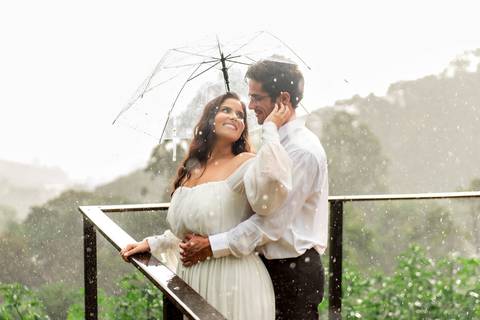 Fotografia de ensaio pré-wedding com estilo atemporal, realizado em Domingos Martins, ES'