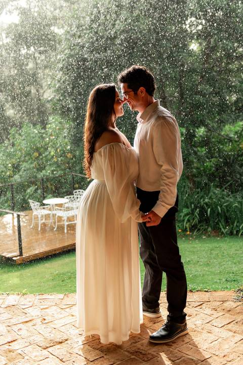 Fotografia de ensaio pré-wedding com estilo atemporal, realizado em Domingos Martins, ES'