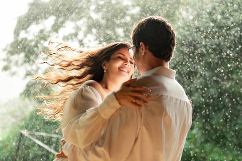 Fotografia de ensaio pré-wedding com estilo atemporal, realizado em Domingos Martins, ES'
