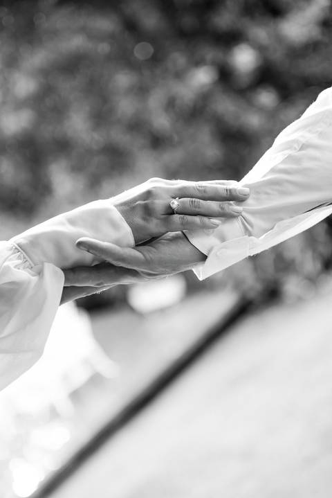 Fotografia de ensaio pré-wedding com estilo atemporal, realizado em Domingos Martins, ES'