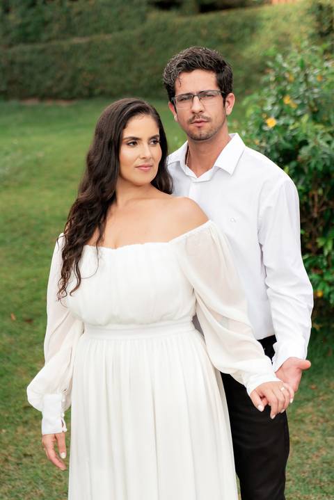 Fotografia de ensaio pré-wedding com estilo atemporal, realizado em Domingos Martins, ES'