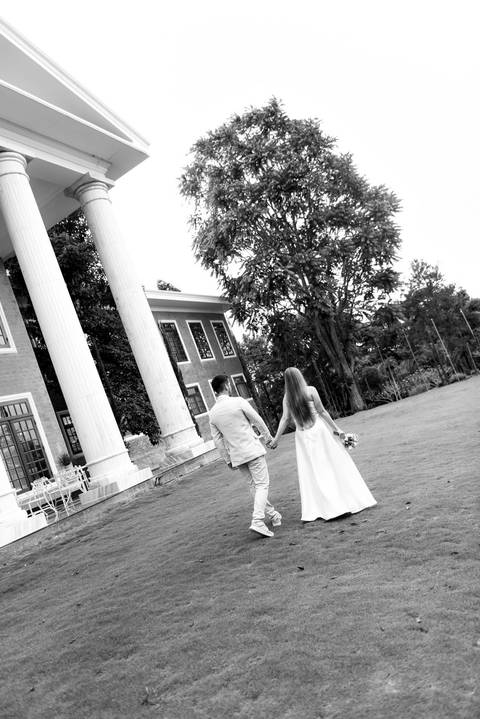 Fotografia pré-casamento realizada em Domingos Martins, Pedra Azul, ES. Registro documental atemporal, focado em emoções reais, luz natural e autenticidade nas montanhas do Espírito Santo'