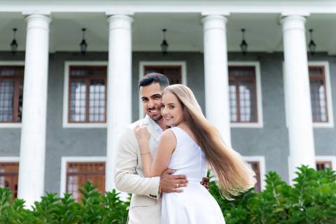 Fotografia pré-casamento realizada em Domingos Martins, Pedra Azul, ES. Registro documental atemporal, focado em emoções reais, luz natural e autenticidade nas montanhas do Espírito Santo'