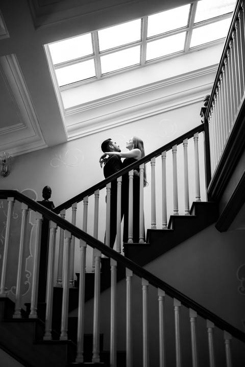 Fotografia pré-casamento realizada em Domingos Martins, Pedra Azul. Registro documental atemporal, focado em emoções reais, luz natural e autenticidade no aroso paco hotel no ES'