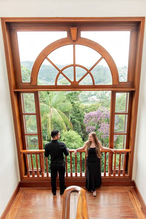 Fotografia pré-wedding realizada em Domingos Martins, Pedra Azul. Registro documental atemporal, focado em emoções reais, luz natural e autenticidade no aroso paco hotel no ES, rota do lagarto'