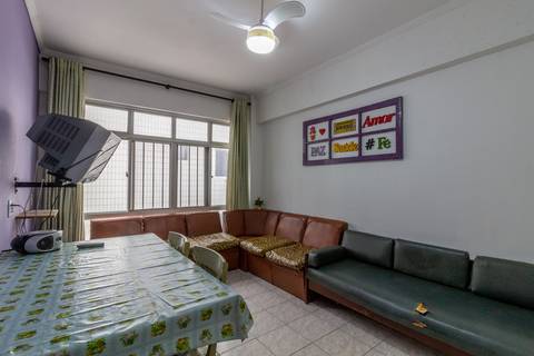 Fotografia imobiliária de sala de apartamento na Guilhermina, Praia Grande, por Fernando Freire.'