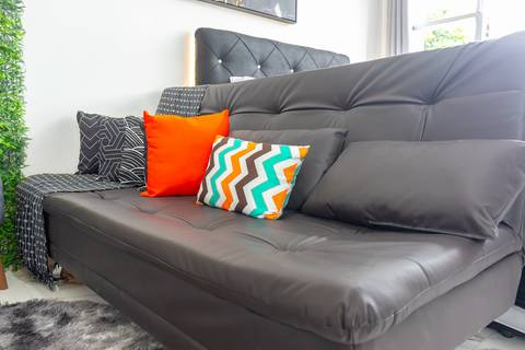 Apartamento decorado para locação de temporada em São Vicente, com vista para o mar e decoração de alto padrão – fotografia imobiliária profissional por Fernando Freire'