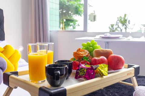 Apartamento decorado para locação de temporada em São Vicente, com vista para o mar e decoração de alto padrão – fotografia imobiliária profissional por Fernando Freire'