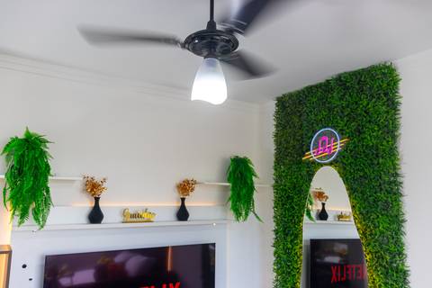 Apartamento decorado para locação de temporada em São Vicente, com vista para o mar e decoração de alto padrão – fotografia imobiliária profissional por Fernando Freire'