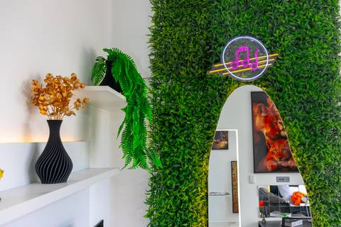 Apartamento decorado para locação de temporada em São Vicente, com vista para o mar e decoração de alto padrão – fotografia imobiliária profissional por Fernando Freire'