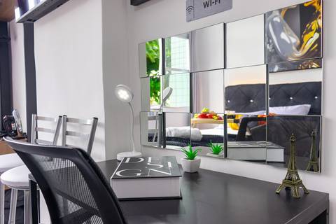 Apartamento decorado para locação de temporada em São Vicente, com vista para o mar e decoração de alto padrão – fotografia imobiliária profissional por Fernando Freire'