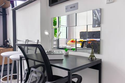 Apartamento decorado para locação de temporada em São Vicente, com vista para o mar e decoração de alto padrão – fotografia imobiliária profissional por Fernando Freire'