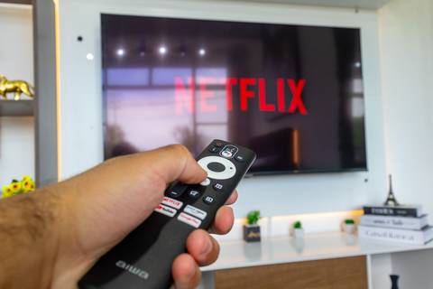 Apartamento decorado para locação de temporada em São Vicente, com vista para o mar e decoração de alto padrão – fotografia imobiliária profissional por Fernando Freire'