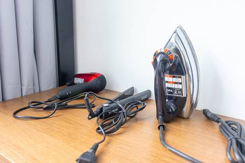 Apartamento decorado para locação de temporada em São Vicente, com vista para o mar e decoração de alto padrão – fotografia imobiliária profissional por Fernando Freire'