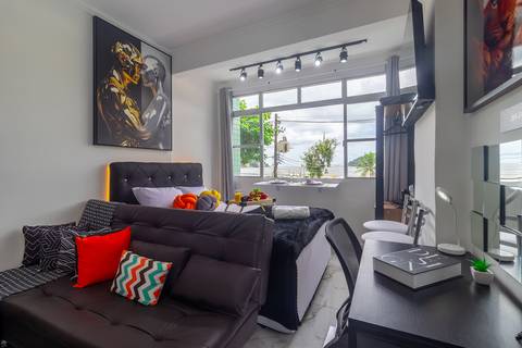 Apartamento decorado para locação de temporada em São Vicente, com vista para o mar e decoração de alto padrão – fotografia imobiliária profissional por Fernando Freire'