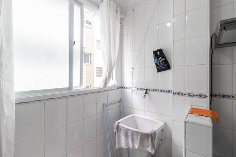Fotografia Imobiliária de um apartamento novo para aluguel. Fotografia profissional por Fernando Freire, especialista em Airbnb e Booking.  Foto interna do apartamento.'