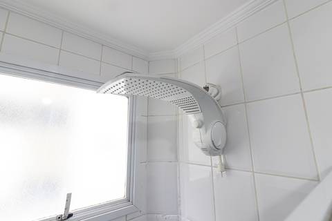 Fotografia Imobiliária de um apartamento novo para aluguel. Fotografia profissional por Fernando Freire, especialista em Airbnb e Booking.  Foto interna do apartamento.'