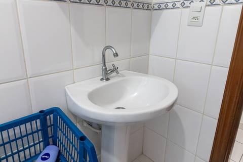Fotografia Imobiliária de um apartamento novo para aluguel. Fotografia profissional por Fernando Freire, especialista em Airbnb e Booking.  Foto interna do apartamento.'