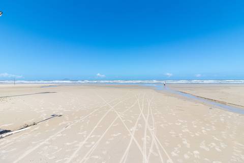 Casa de Temporada em Guaratuba - fotografia imobiliaria profissional para airbnb e booking de uma casa em bertioga por fernando freire fotografo de imoveis baixada santista e praia'