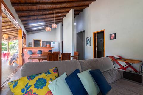 Casa de Temporada em Guaratuba - fotografia imobiliaria profissional para airbnb e booking de uma casa em bertioga por fernando freire fotografo de imoveis baixada santista e praia'